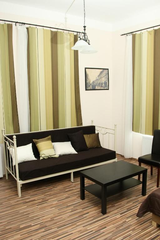 Promenade Panzio Bed & Breakfast Мисколк Стая снимка