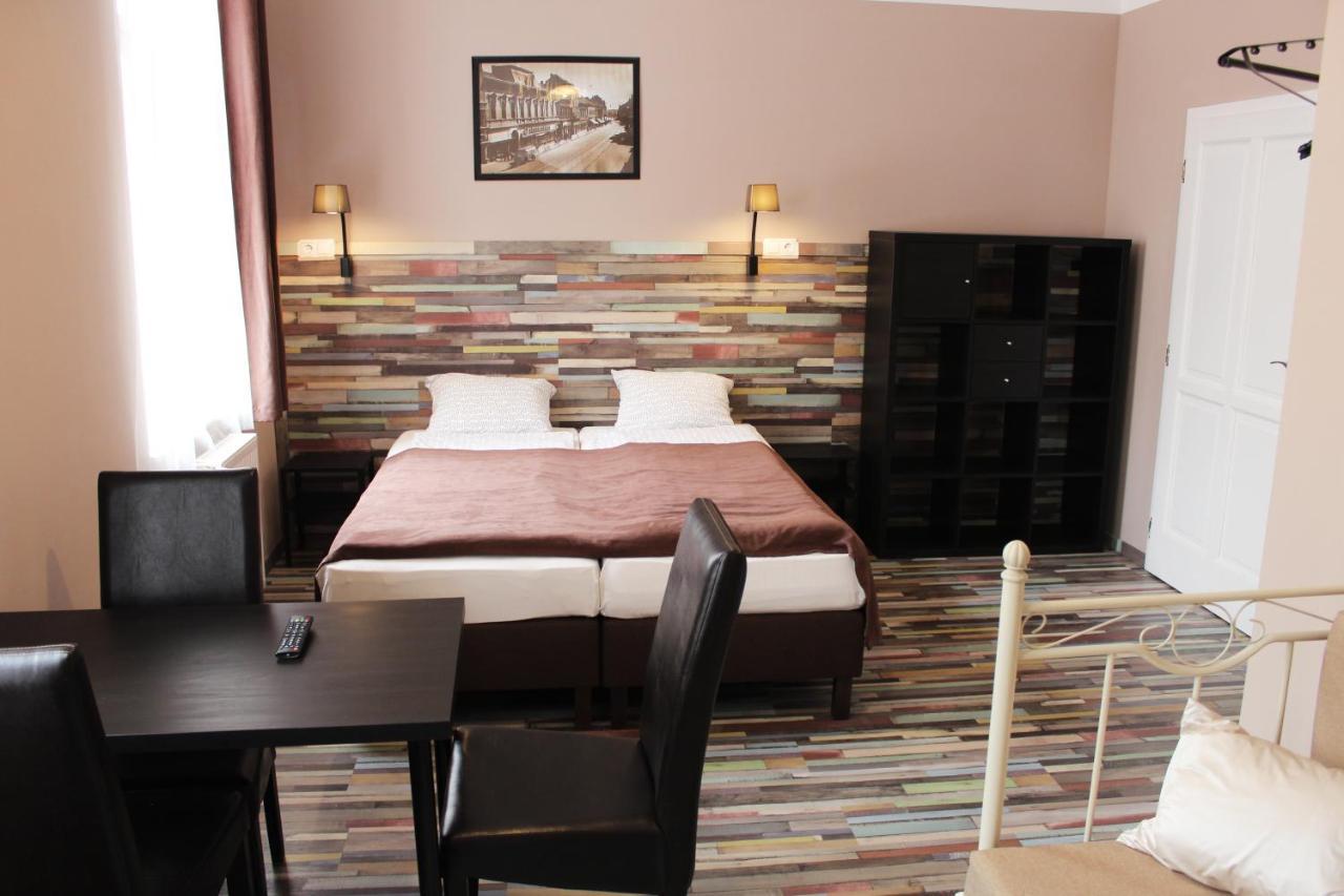 Promenade Panzio Bed & Breakfast Мисколк Екстериор снимка