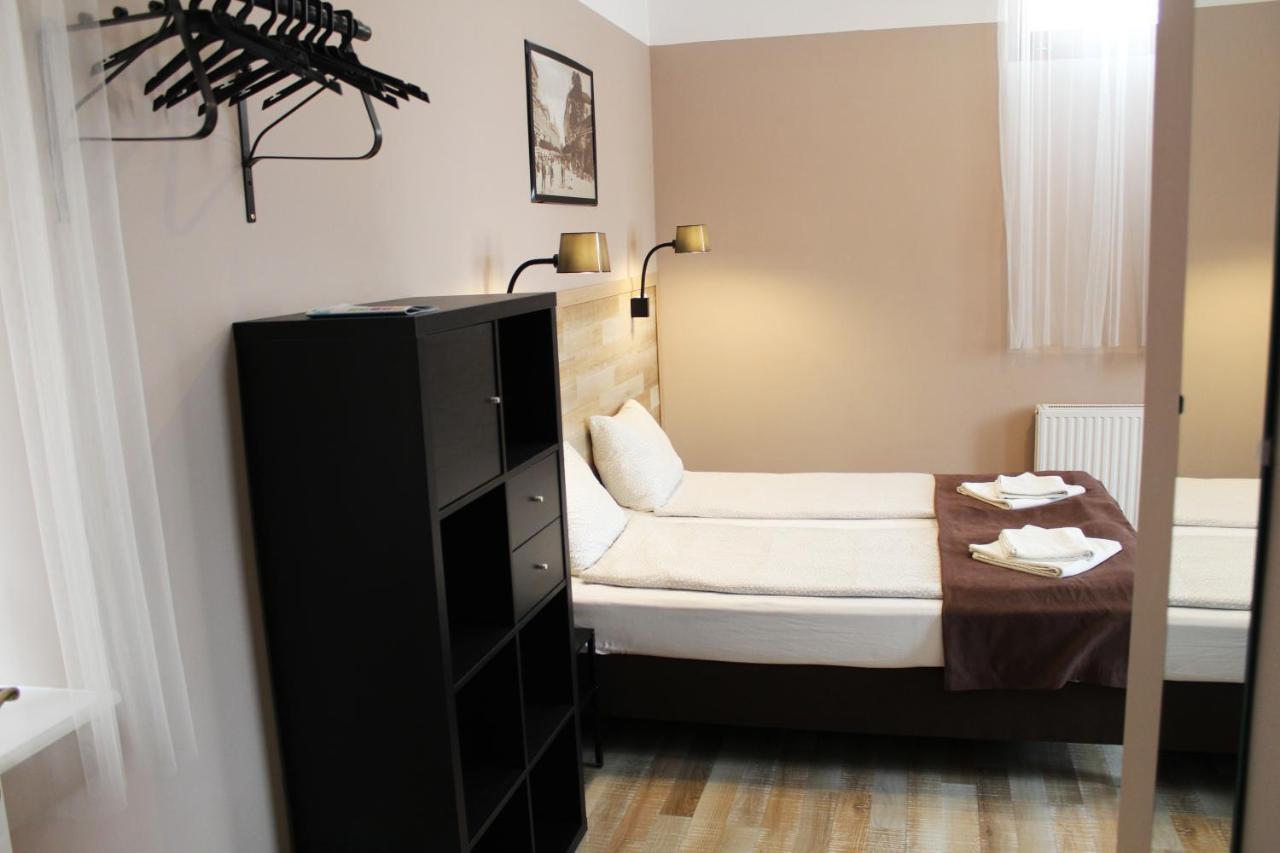 Promenade Panzio Bed & Breakfast Мисколк Екстериор снимка