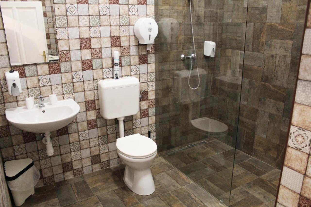 Promenade Panzio Bed & Breakfast Мисколк Екстериор снимка